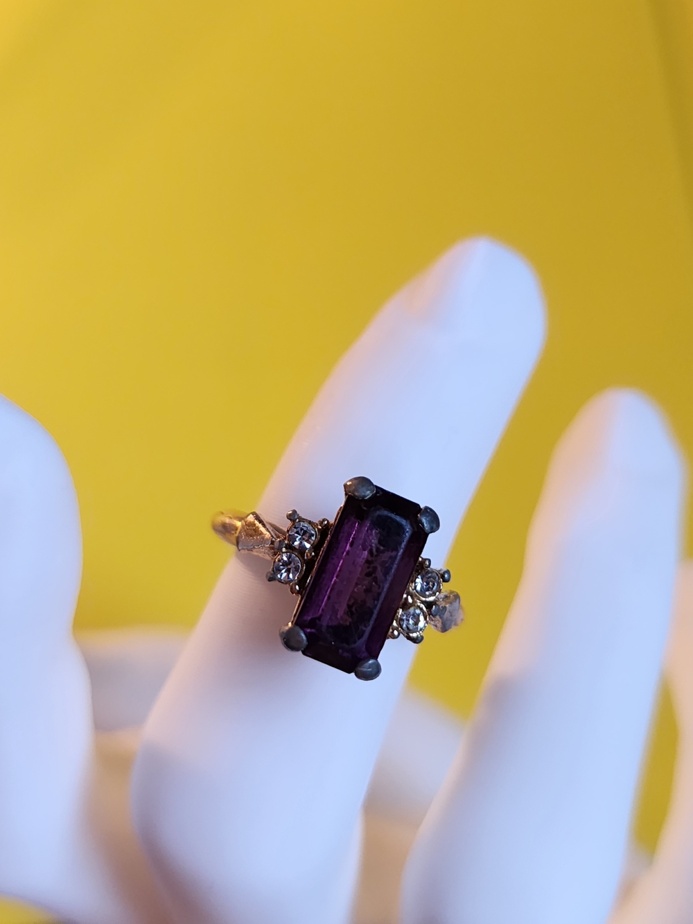 Avon (1975) Deep Purple Rectangular Cocktale Ring with Sparkling Accents